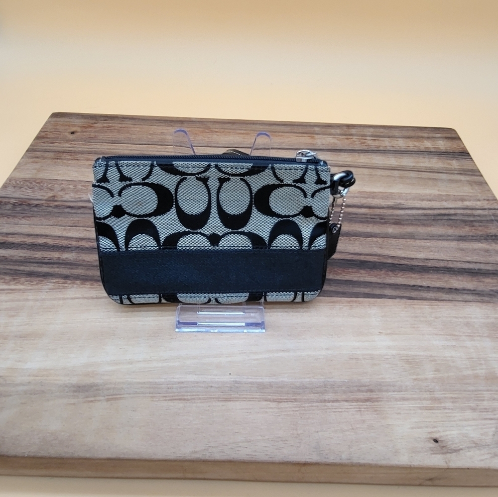 Coach Black Signature Logo Wristlet, EUC, Looks Brand New 6x4 - Picture 2 of 5